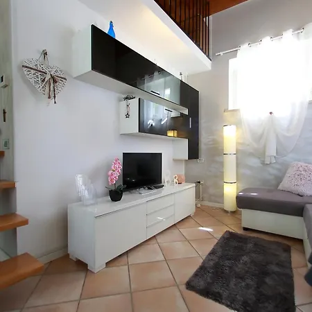 4 Borgo Di Garda Appartement