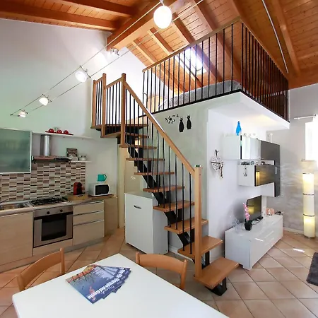 4 Borgo Di Garda Apartamento